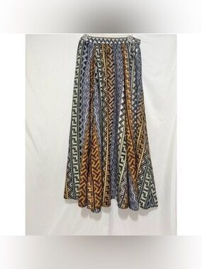 Beautiful Maxi skirt with bold geometric patterns Size L